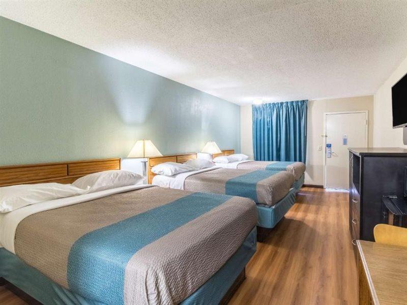 Motel 6-Kenly, Nc מראה חיצוני תמונה