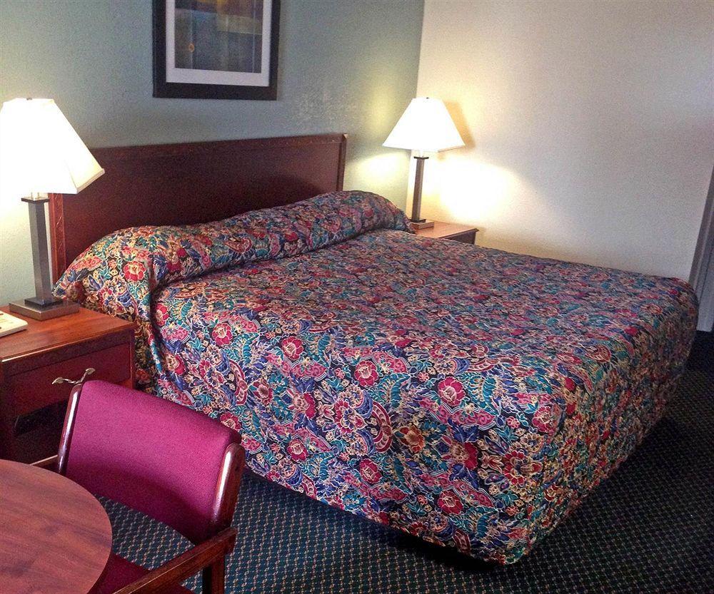 Motel 6-Kenly, Nc מראה חיצוני תמונה