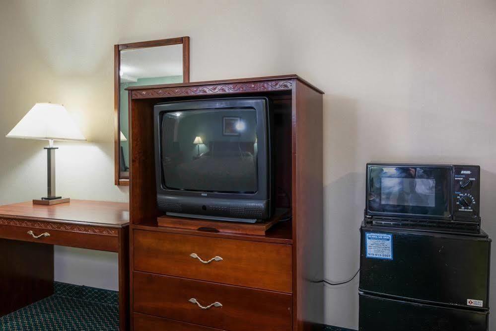 Motel 6-Kenly, Nc מראה חיצוני תמונה