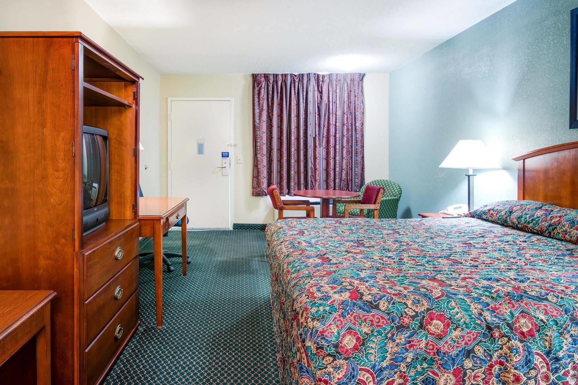 Motel 6-Kenly, Nc מראה חיצוני תמונה